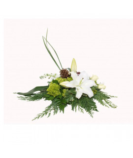 The purity of the winter centerpiece